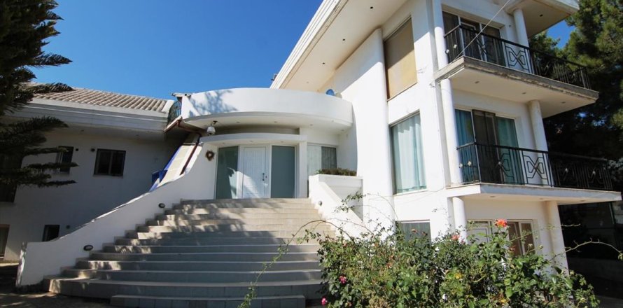 8 bedrooms House in Gazi, Greece No. 59556