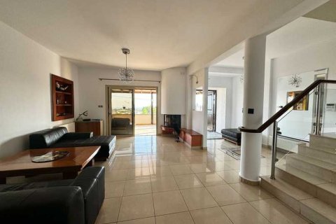 5 bedrooms Villa in Limassol, Cyprus No. 71661 3