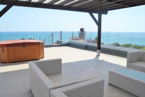 6 bedrooms Villa in Pervolia, Cyprus No. 71664 1