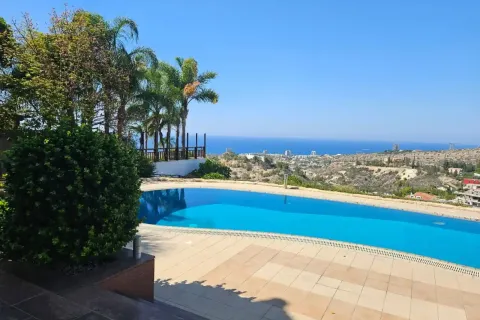 5 bedrooms Villa in Agios Tychonas, Cyprus No. 39439 1