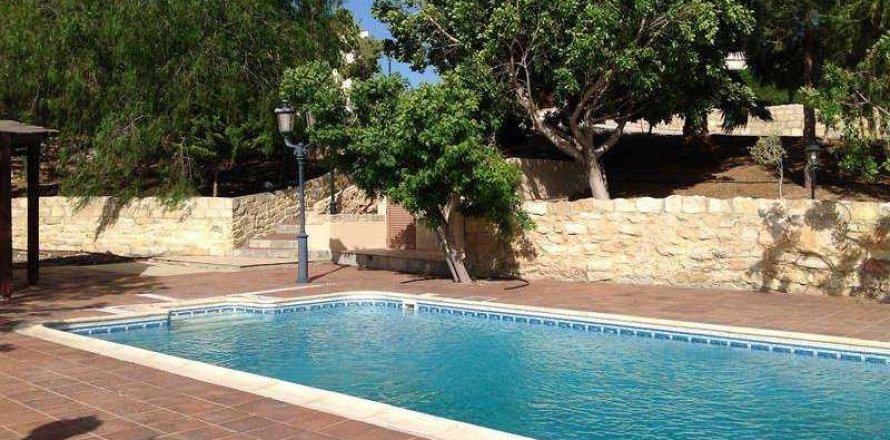 4 bedrooms House in Pissouri, Cyprus No. 39362