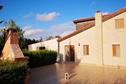 4 bedrooms House in Pissouri, Cyprus No. 39362 3