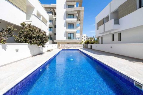 2 bedrooms Penthouse in Limassol, Cyprus No. 34663 2