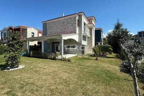 4+1 Villa in Kusadasi, Turkey No. 20701 1