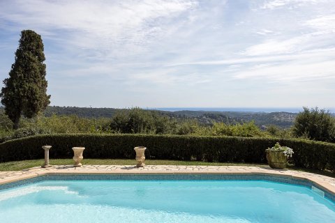 5 bedrooms Villa in Vence, France No. 67918 1