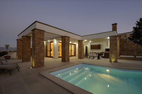 5 bedrooms Villa in Thermi, Greece No. 58360 1