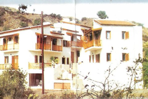 10 dormitorios Commercial property en Lageia, Cyprus No. 28041 2