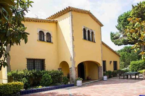 4 bedrooms House in Cabrils, Spain No. 25272 12