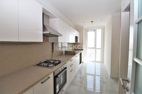 3+1 Apartment in Istanbul, Turkey No. 16662 14