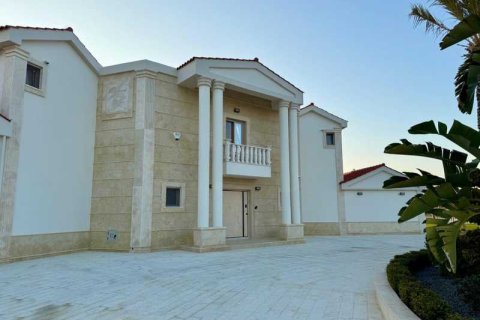 6 bedrooms House in Pegeia, Cyprus No. 78003 3