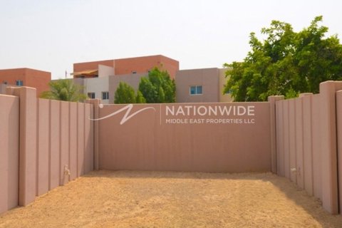 3 bedrooms Villa in Abu Dhabi, UAE No. 3696 2