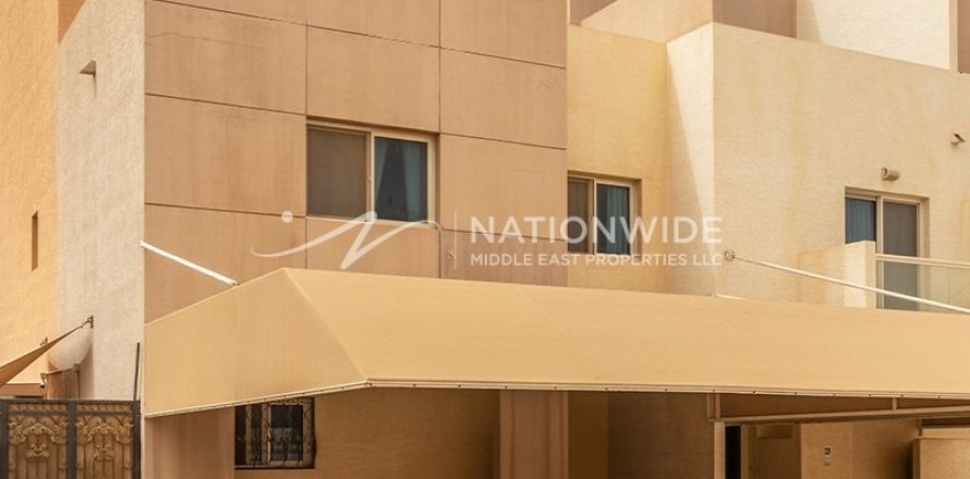 3 bedrooms Villa in Abu Dhabi, UAE No. 3696