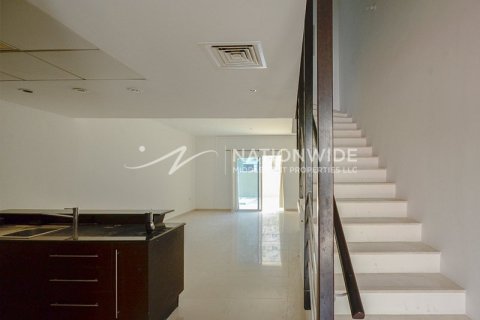 3 bedrooms Villa in Abu Dhabi, UAE No. 3696 13