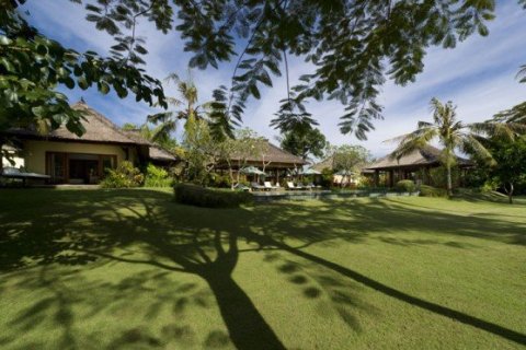 5 bedrooms Villa in Kerobokan, Indonesia No. 22882 1