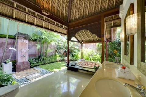 5 bedrooms Villa in Kerobokan, Indonesia No. 22882 6