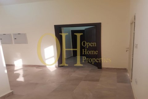 9 bedrooms Villa in Al Shamkha, UAE No. 8614 5