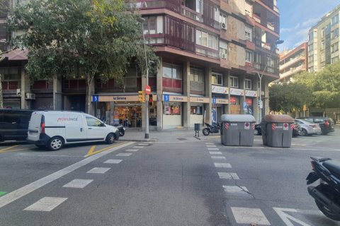 195m² Commercial property in L'Eixample, Spain No. 25573 4