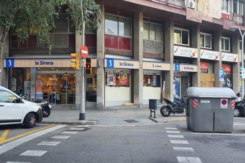 195m² Commercial property in L'Eixample, Spain No. 25573 3