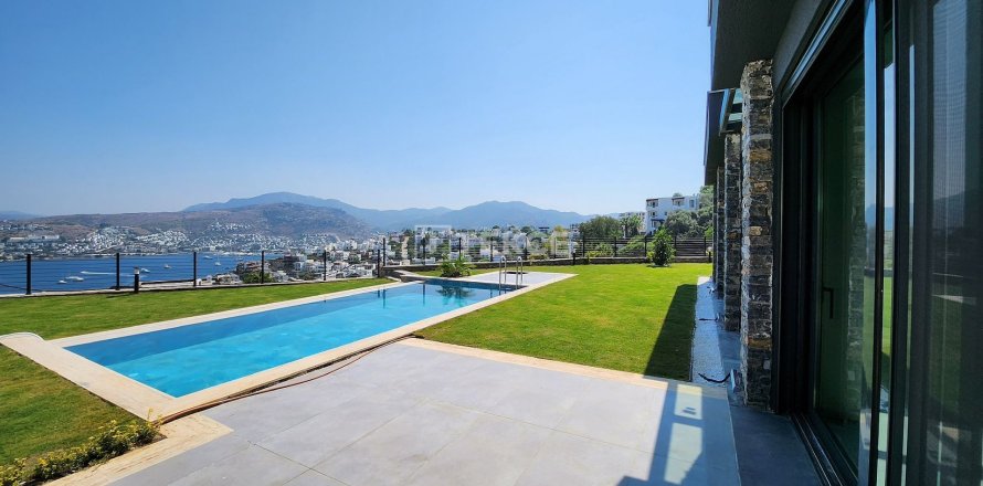 4+1 Villa in Bodrum, Turkey No. 13678