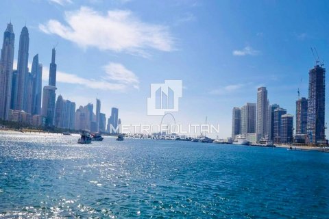 1 bedroom Apartment in EMAAR Beachfront, UAE No. 6444 2