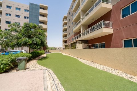 3 dormitorios Apartment en Al Reef, UAE No. 6723 11