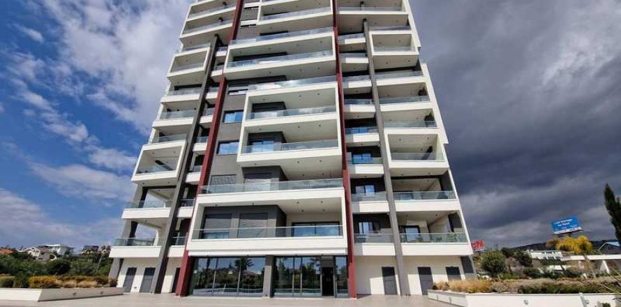 3 dormitorios Apartment en Mouttagiaka, Cyprus No. 74518