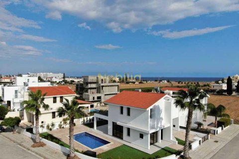 4 bedrooms Villa in Larnaca, Cyprus No. 65595 1