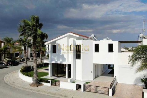 4 bedrooms Villa in Larnaca, Cyprus No. 65595 9