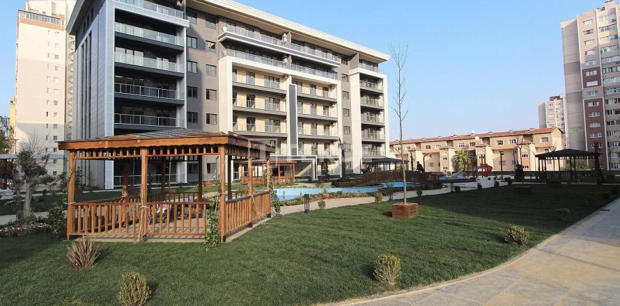 4+1 Apartment in Istanbul, Turkey No. 11227