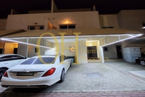 3 bedrooms Townhouse in Al Reef, UAE No. 8797 2