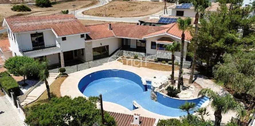 5 dormitorios House en Latsia, Cyprus No. 75969