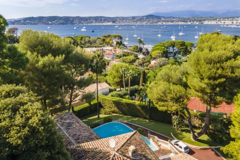 6 bedrooms Villa in Antibes, France No. 67330 3