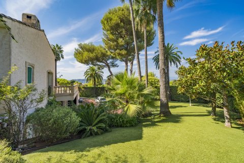 6 bedrooms Villa in Antibes, France No. 67330 9