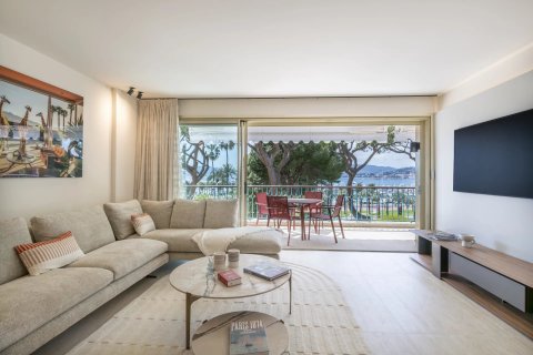 3 dormitorios Apartment en Cannes, France No. 67331 1