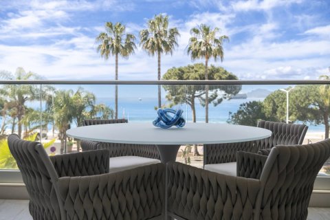 2 dormitorios Apartment en Cannes, France No. 67339 2