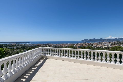 4 bedrooms Villa in Cannes, France No. 67332 4