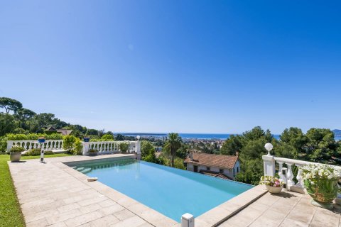 4 bedrooms Villa in Cannes, France No. 67332 3