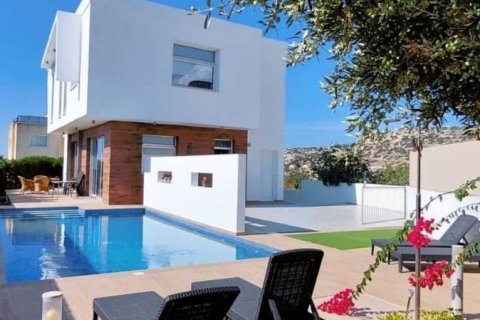 3 bedrooms House in Pegeia, Cyprus No. 31698 1