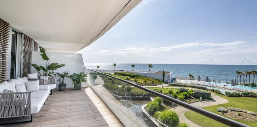 3 dormitorios Apartment en Estepona, Spain No. 27627