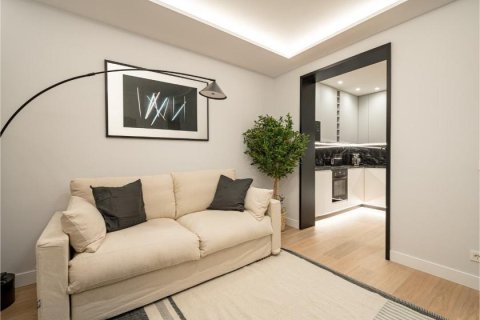 3 bedrooms Apartment in Madrid, Spain No. 27633 10