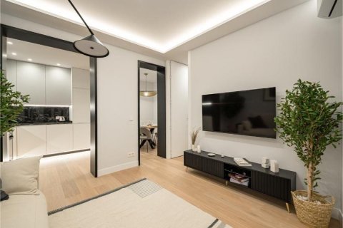 3 bedrooms Apartment in Madrid, Spain No. 27633 8