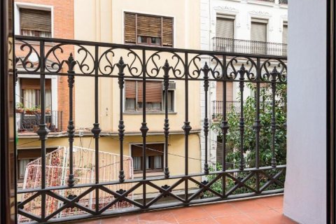 3 bedrooms Apartment in Madrid, Spain No. 27633 4