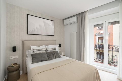 3 bedrooms Apartment in Madrid, Spain No. 27633 23