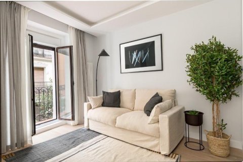 3 dormitorios Apartment en Madrid, Spain No. 27633 1