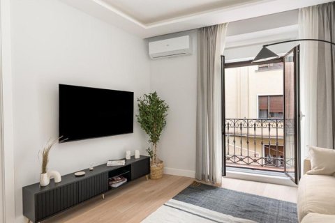 3 bedrooms Apartment in Madrid, Spain No. 27633 7