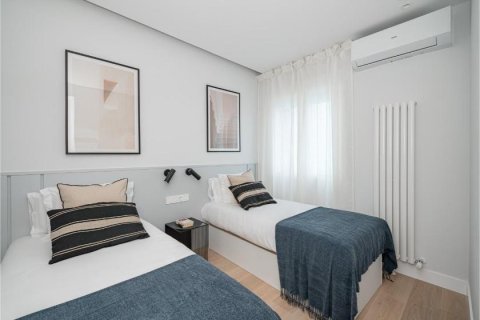 3 bedrooms Apartment in Madrid, Spain No. 27633 26