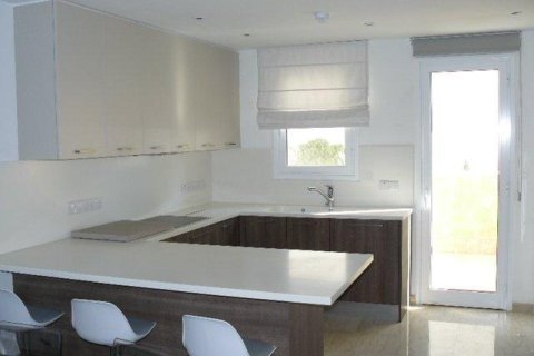 2 bedrooms Apartment in Limassol, Cyprus No. 37794 8