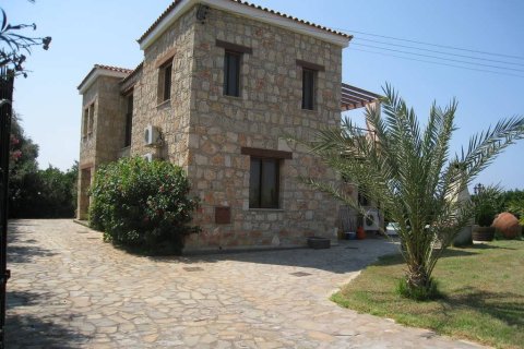 5 bedrooms House in Paphos, Cyprus No. 37793 2