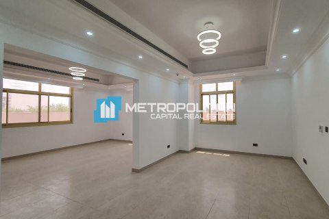 5 bedrooms Villa in Khalifa City, UAE No. 47141 3