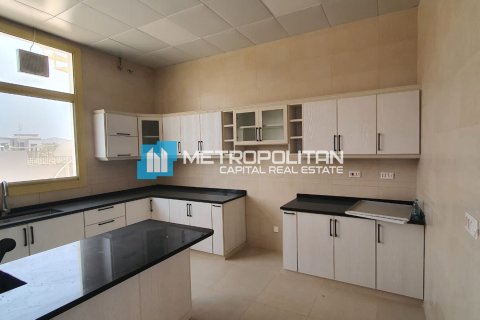 5 bedrooms Villa in Khalifa City, UAE No. 47141 8